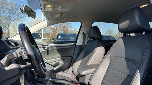 2017 Volkswagen Passat 1.8T R-Line w/Comfort