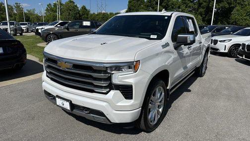 Iridescent Pearl Tricoat 2024 Chevrolet Silverado 1500 High Country