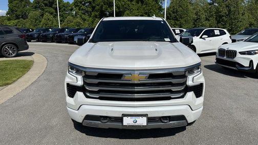 Iridescent Pearl Tricoat 2024 Chevrolet Silverado 1500 High Country