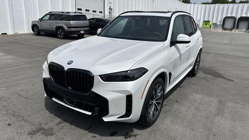Mineral White Metallic 2026 BMW X5 PHEV xDrive50e