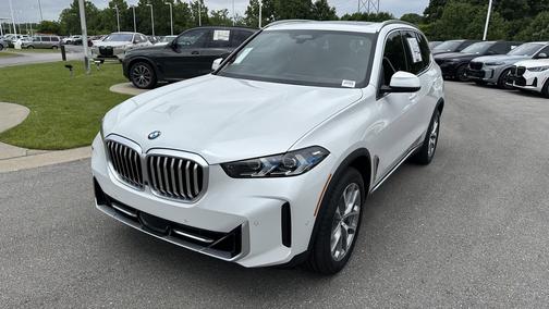 Mineral White Metallic 2026 BMW X5 xDrive40i
