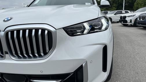 Mineral White Metallic 2026 BMW X5 xDrive40i