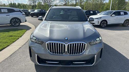 Skyscraper Grey Metallic 2026 BMW X5 xDrive40i