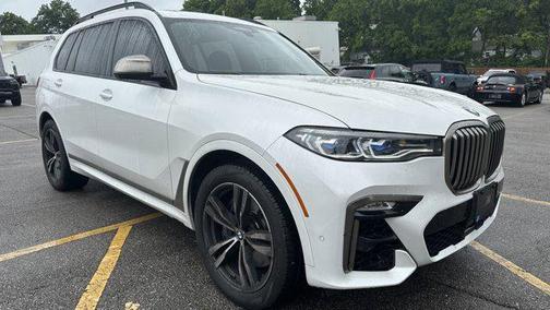 Mineral White Metallic 2022 BMW X7 M50i