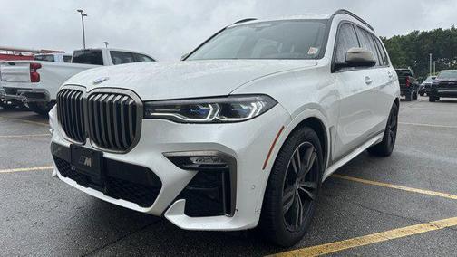 Mineral White Metallic 2022 BMW X7 M50i