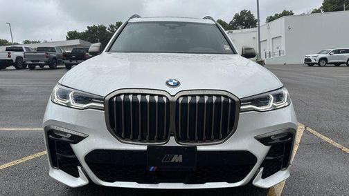 Mineral White Metallic 2022 BMW X7 M50i