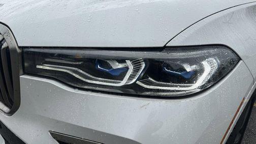 Mineral White Metallic 2022 BMW X7 M50i