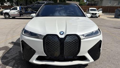 Mineral White Metallic 2024 BMW iX xDrive50