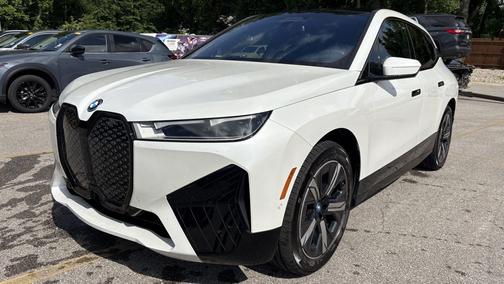 Mineral White Metallic 2024 BMW iX xDrive50