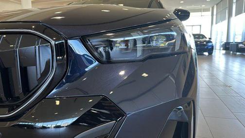 Carbon Black Metallic 2026 BMW 530 xDrive