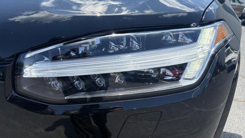 2025 Volvo XC90 B5 Plus