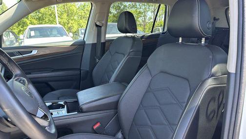 2024 Volkswagen Atlas 2.0T SE w/Technology 4MOTION