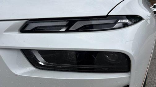 Mineral White Metallic 2026 BMW X7 xDrive40i