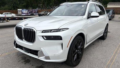 Mineral White Metallic 2026 BMW X7 xDrive40i