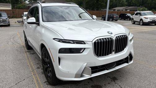Mineral White Metallic 2026 BMW X7 xDrive40i