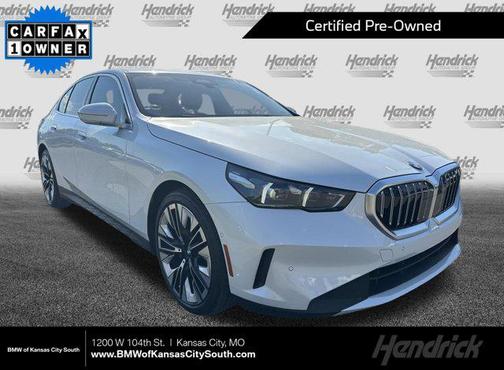 Mineral White Metallic 2024 BMW 530 xDrive