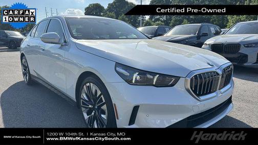 Mineral White Metallic 2024 BMW 530 xDrive