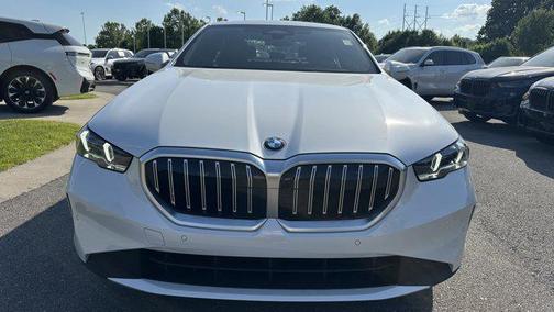 Mineral White Metallic 2024 BMW 530 xDrive