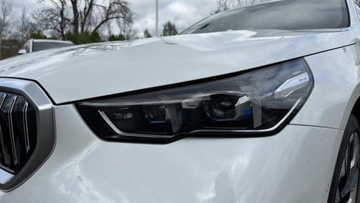 Mineral White Metallic 2024 BMW 530 xDrive