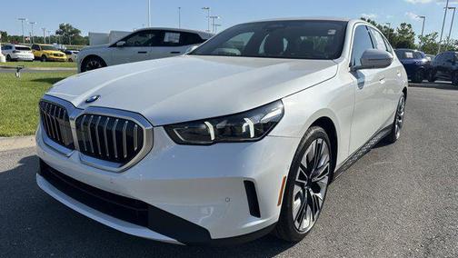 Mineral White Metallic 2024 BMW 530 xDrive