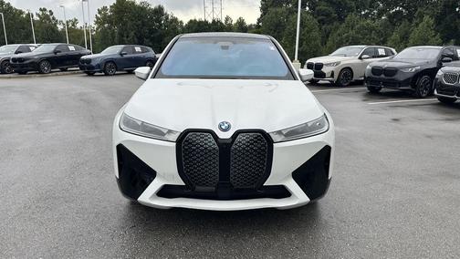 Mineral White Metallic 2024 BMW iX xDrive50