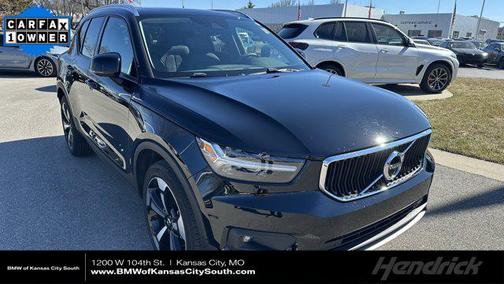 2022 Volvo XC40 T5 Momentum