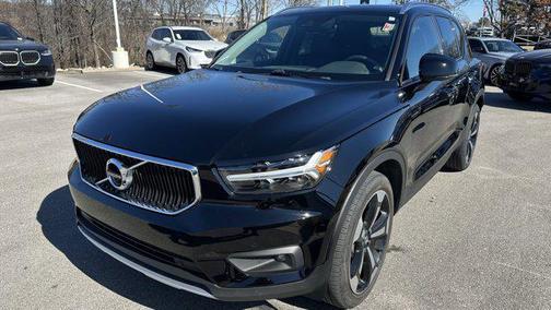 2022 Volvo XC40 T5 Momentum