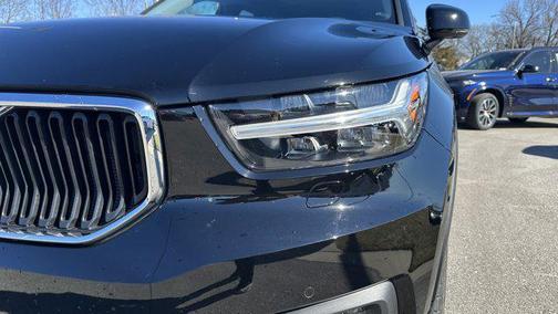 2022 Volvo XC40 T5 Momentum