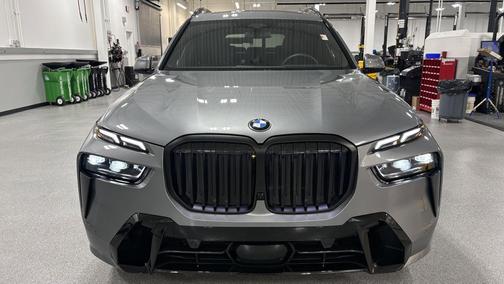 Skyscraper Grey Metallic 2026 BMW X7 xDrive40i