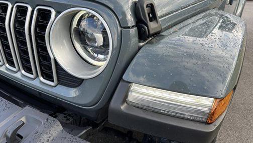 2024 Jeep Wrangler 4-Door Sahara 4x4