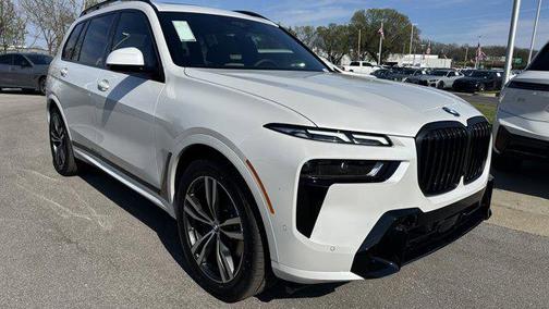 Mineral White Metallic 2026 BMW X7 xDrive40i