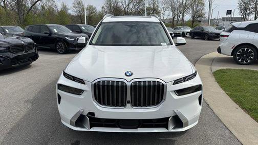 Alpine White 2026 BMW X7 xDrive40i