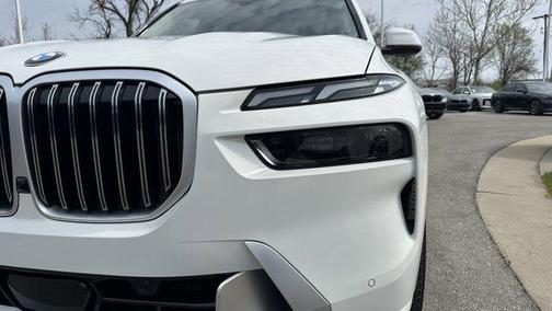 Alpine White 2026 BMW X7 xDrive40i