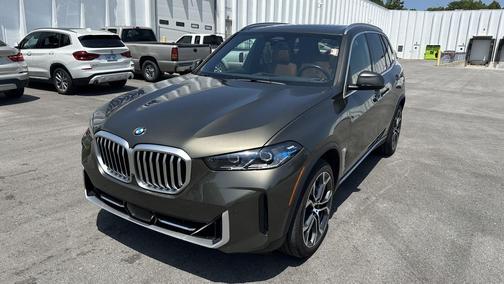 Manhattan Green Metallic 2025 BMW X5 xDrive40i