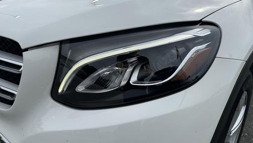 Polar White 2018 Mercedes-Benz GLC 300 4MATIC