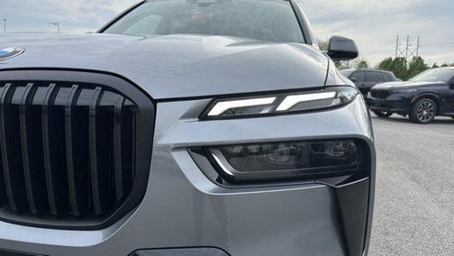 Skyscraper Grey Metallic 2026 BMW X7 xDrive40i