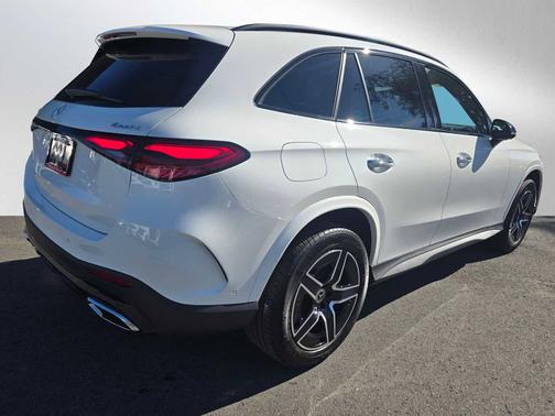 Polar White 2026 Mercedes-Benz GLC 300