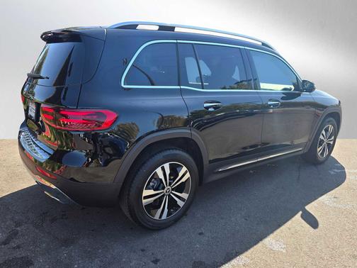 2025 Mercedes-Benz GLB 250 