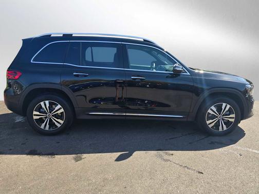 2025 Mercedes-Benz GLB 250 