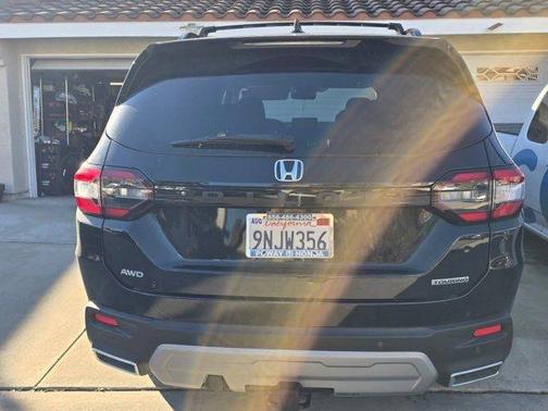 2025 Honda Pilot Touring 8-Passenger