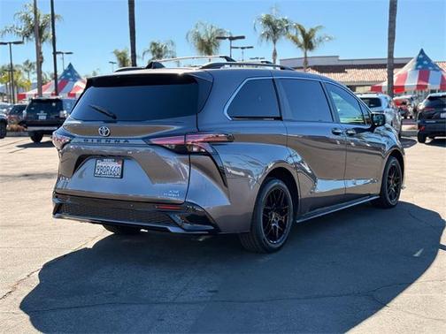 2022 Toyota Sienna XSE 7 Passenger