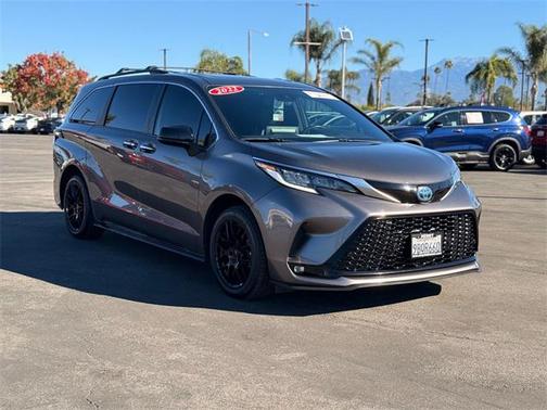 2022 Toyota Sienna XSE 7 Passenger