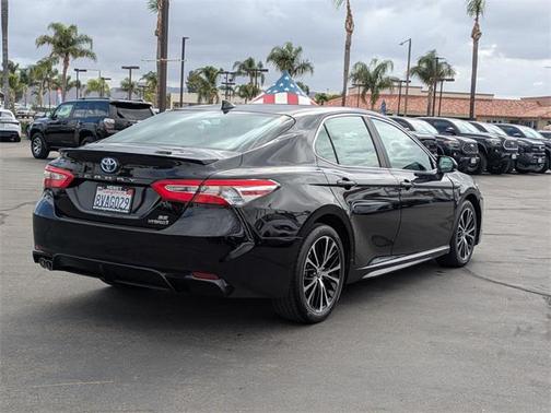 2020 Toyota Camry SE