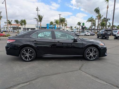 2020 Toyota Camry SE