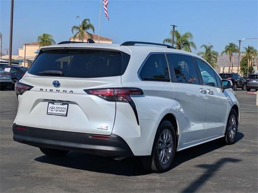 2022 Toyota Sienna XLE 7 Passenger