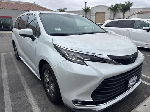 2022 Toyota Sienna XLE 7 Passenger