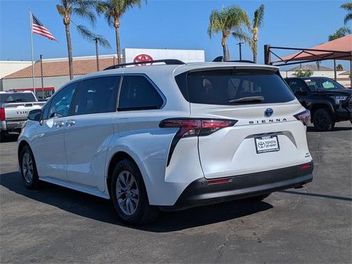 2022 Toyota Sienna XLE 7 Passenger