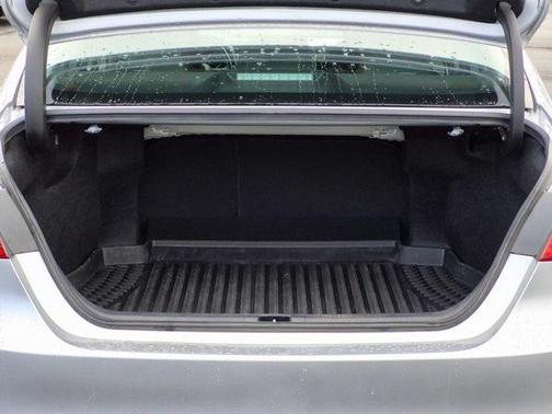 2024 Toyota Camry Hybrid LE