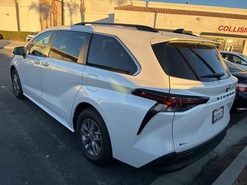 2025 Toyota Sienna XLE