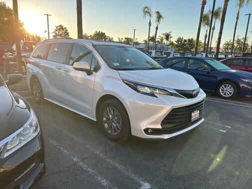2025 Toyota Sienna XLE